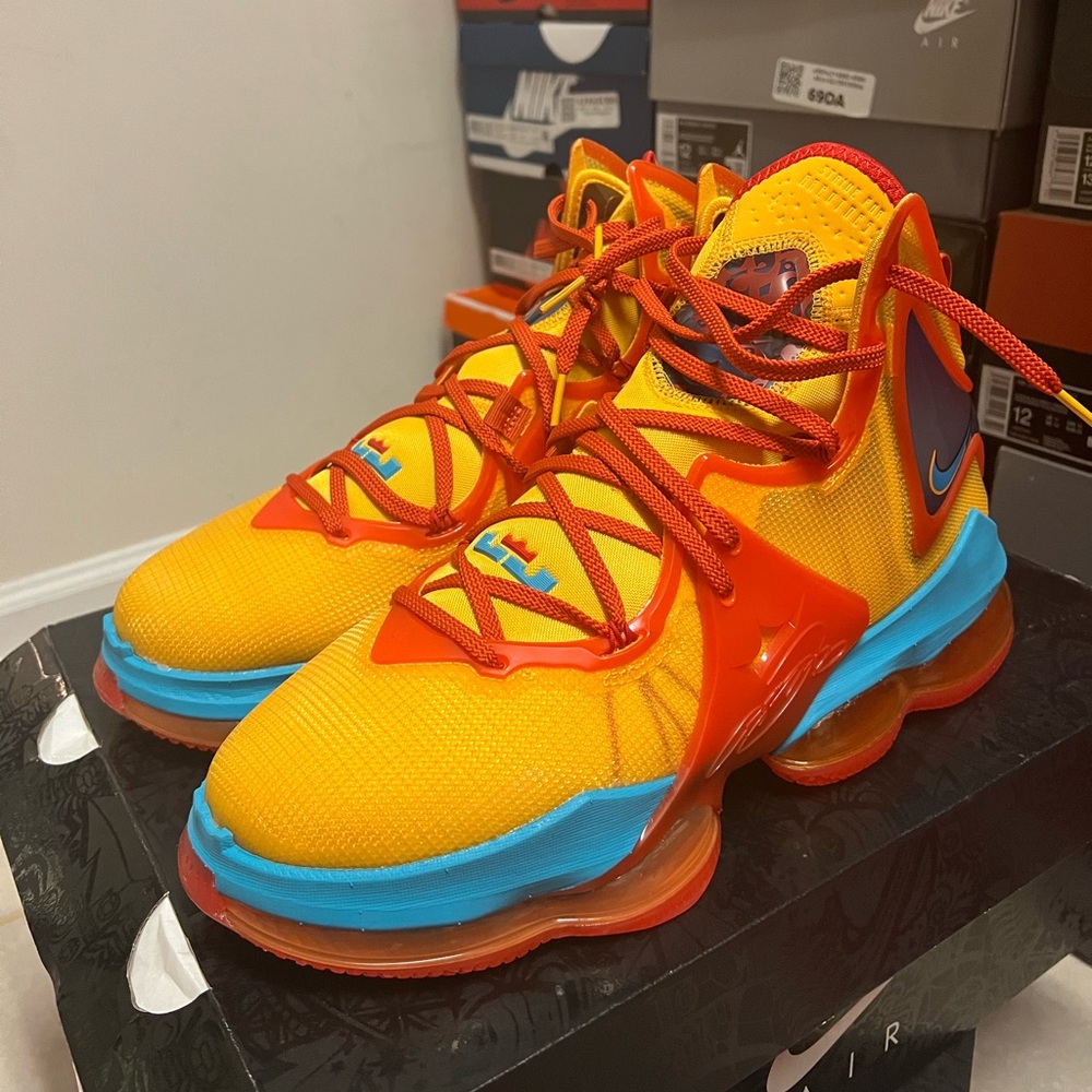 Nike LeBron 19 x Space Jam Tune Squad